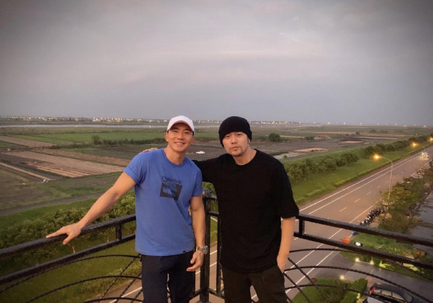 刘畊宏给周杰伦刷奶茶礼物,周杰伦生日照顾刘畊宏