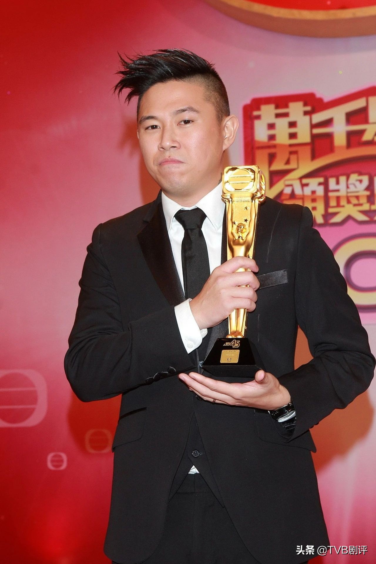 tvb颁奖典礼飞跃进步男艺员2018,tvb2021飞跃进步男艺人奖项引争议