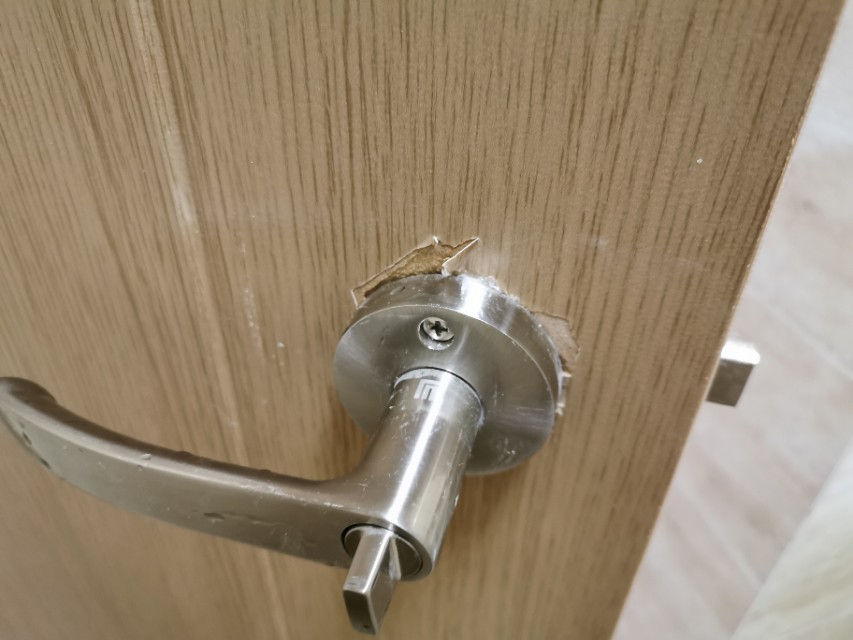 富力城小区北区77号楼业主很头疼：收精装房收来一堆糟心事