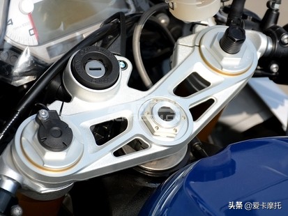 推荐车的长腿小姐姐,新手骑仿赛摩托车推荐