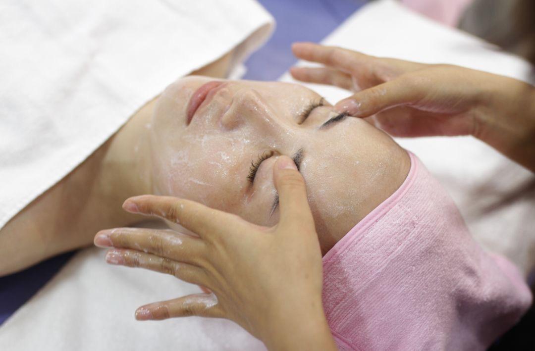 挤闭口粉刺有效吗,挤下巴闭口粉刺