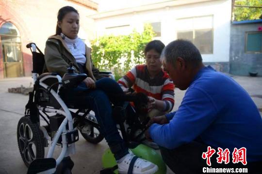 90女孩创业励志正能量视频,励志女孩瘫痪恢复视频