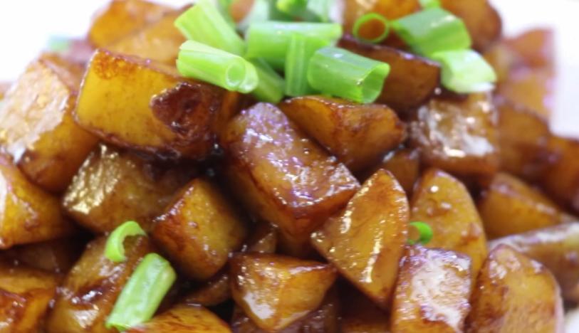 红烧肉家常做法简单不油腻加土豆,好的五花肉做红烧肉和土豆怎么做