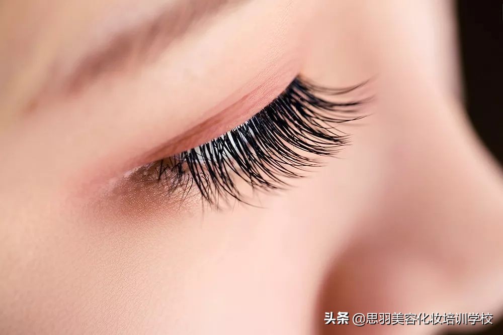 为什么你种的睫毛假性服帖,自己嫁接睫毛闭眼时扎眼怎么回事