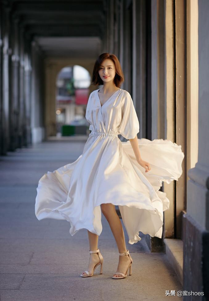 佟丽娅高跟鞋的穿搭,佟丽娅凉鞋穿搭