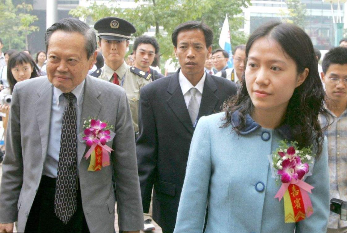 杨振宁翁帆结婚相差多大岁数,翁帆与杨振宁结婚生活状况怎样