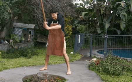 为了验证商场测体温是不是形式，油管博主把脑门捂到48度