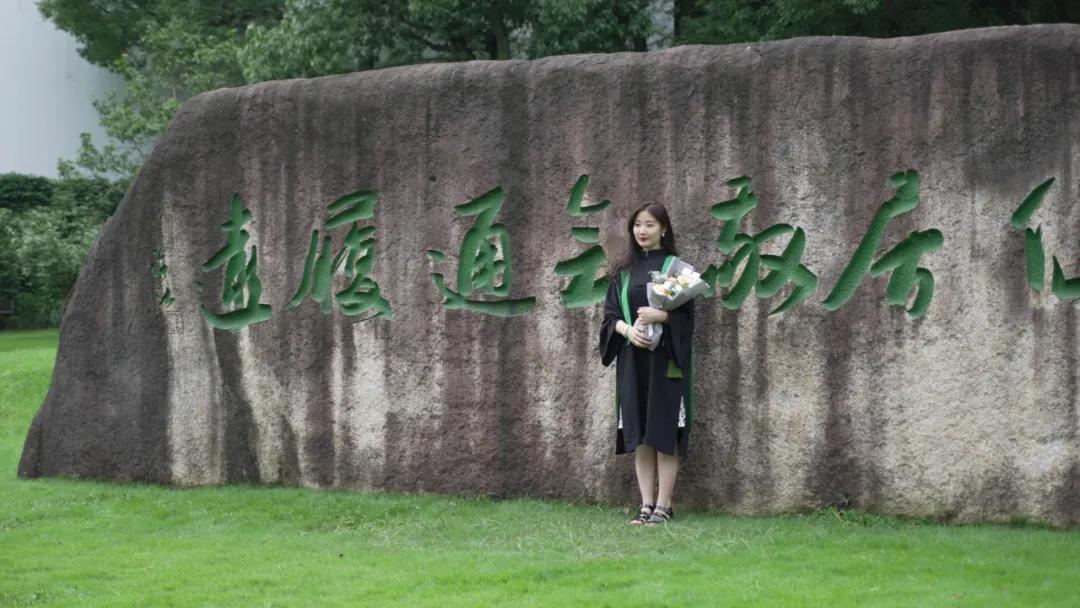 美院中国风学士服,九大美术学院学士服