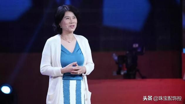 阿娇无名指大钻戒,阿娇的钻石是什么牌子