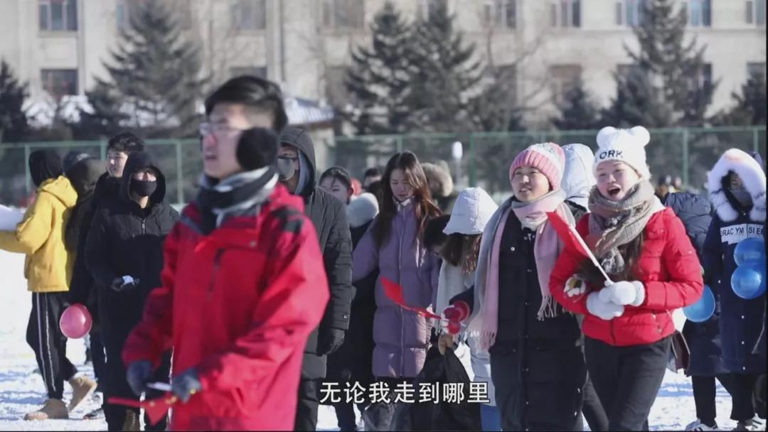 哈尔滨一高校操场惊现双航母,高校雪地双航母