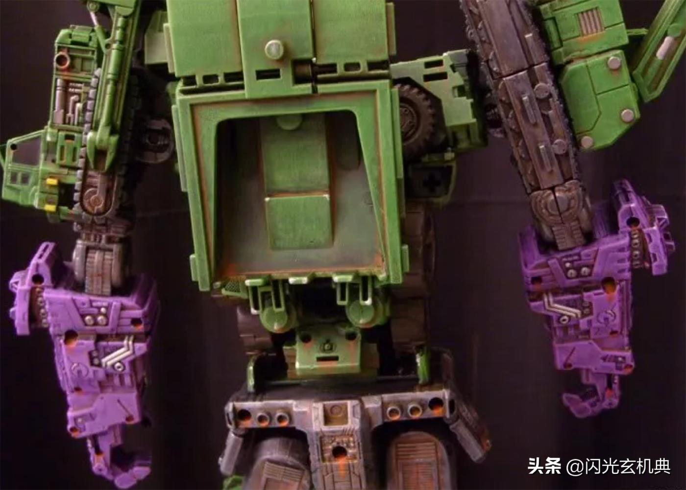变形金刚动漫人物:重涂塑造战损严重的挖地虎组合-大力神