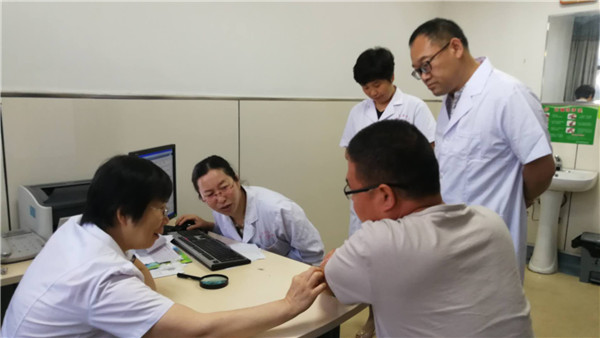 ​健康扶贫下基层京津冀皮肤病专家公益巡诊走进滦南县医院