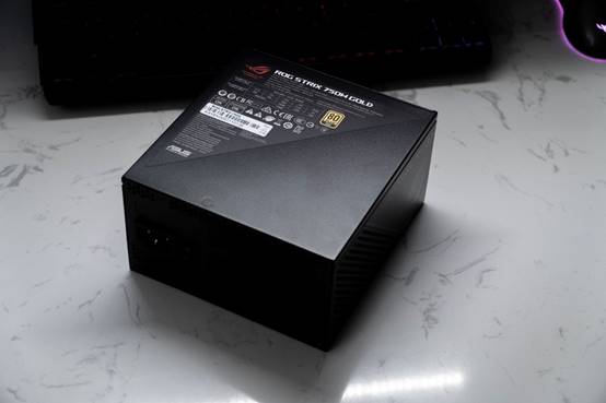 rogstrix雷鹰850g测评,rogstrix雷鹰550w
