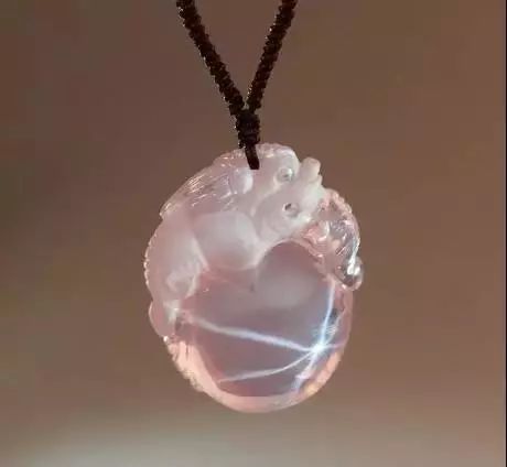 粉水晶和草莓晶可以一起戴不,金草莓晶和粉水晶哪个功效强