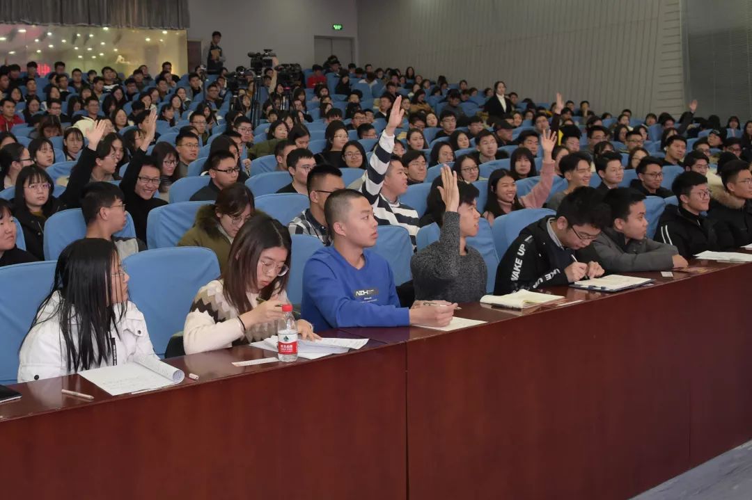 法大学子围绕“四大检察”“十大业务”密集发问，且听法律老学长作答