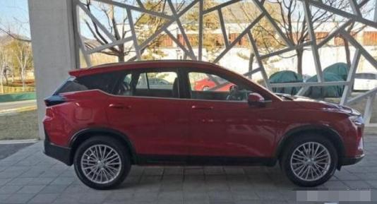 花8亿打造，百公里加速8秒8，这台海马8S可能逆袭吗？