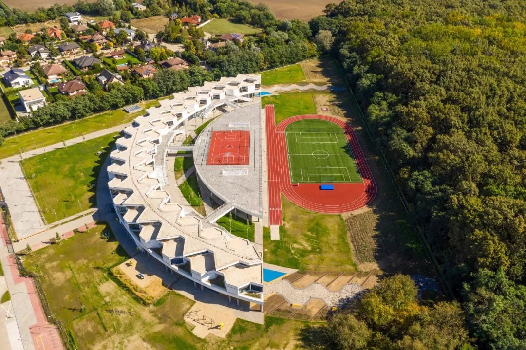 设计一所新学校的平面图,圆形学校logo怎么制作