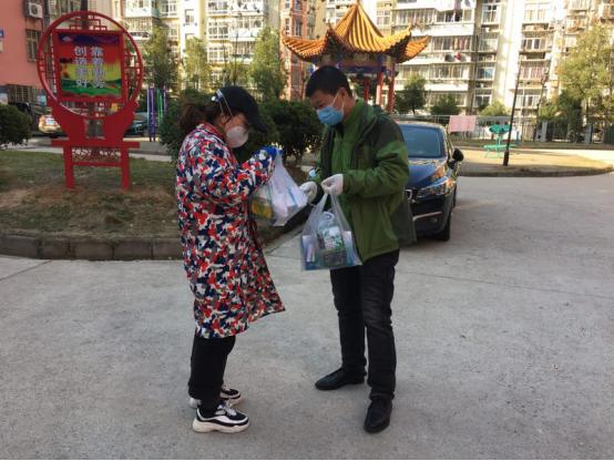 青春无问西东岁月自成芳华翻译,青春无问西东奋斗自成芳华图片