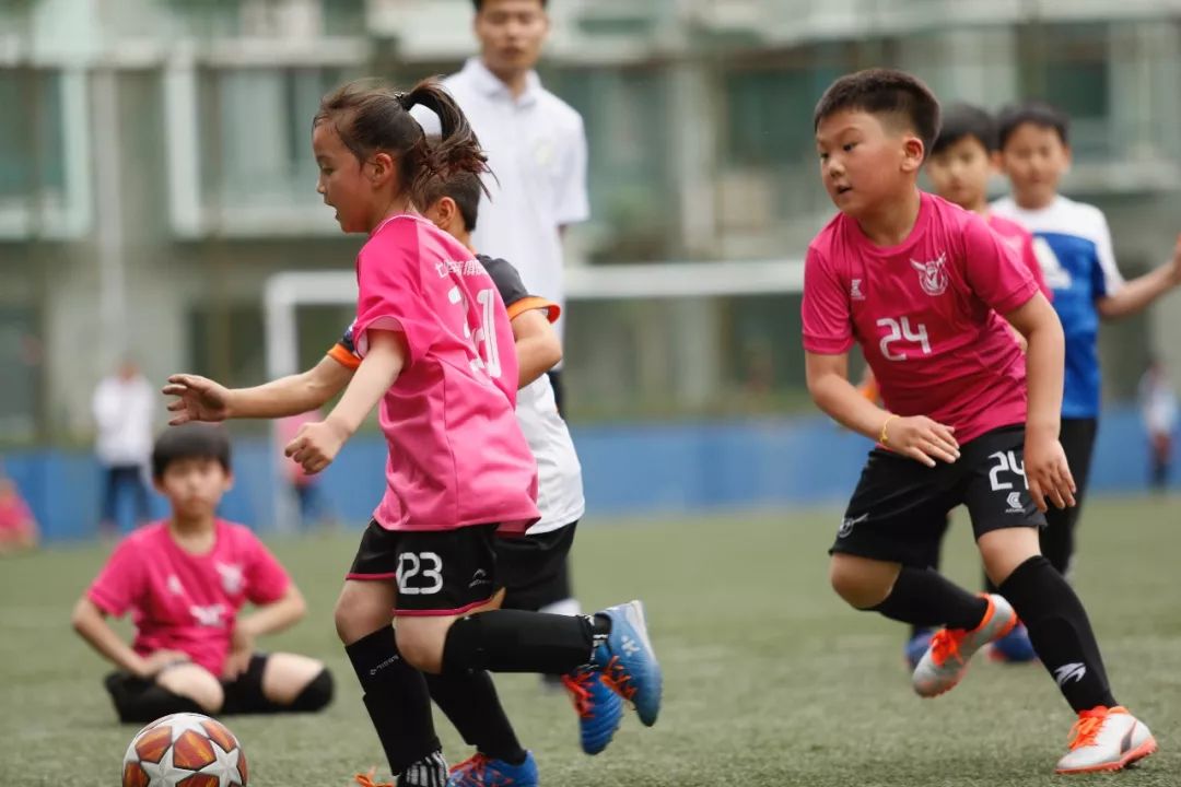 体汇+小小运动员风云榜｜双胞胎姐妹花的足球之旅