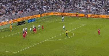 国足2-3憾负沙特队!主教练李铁:球员在上半场表现过于拘谨,但大家在落后的情况下没有放弃