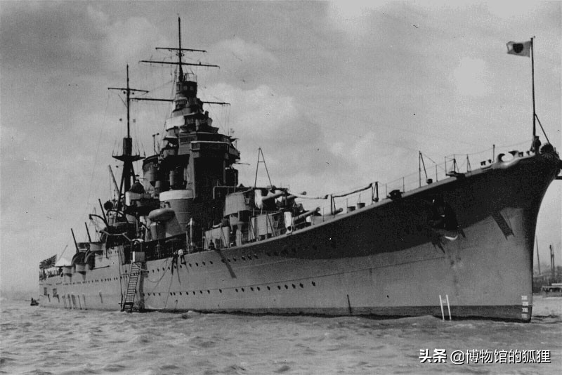 坑了日本海军的“造舰之神”：日本重巡洋舰，碰到鱼雷几乎速沉