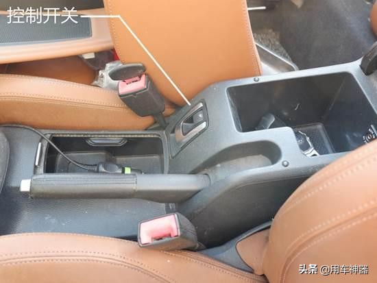 售价高达40万的敞篷高尔夫，棚顶居然被人放火了！