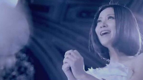 姚贝娜：患乳腺癌，割去乳房，后拍全裸写真照，死后捐出眼角膜