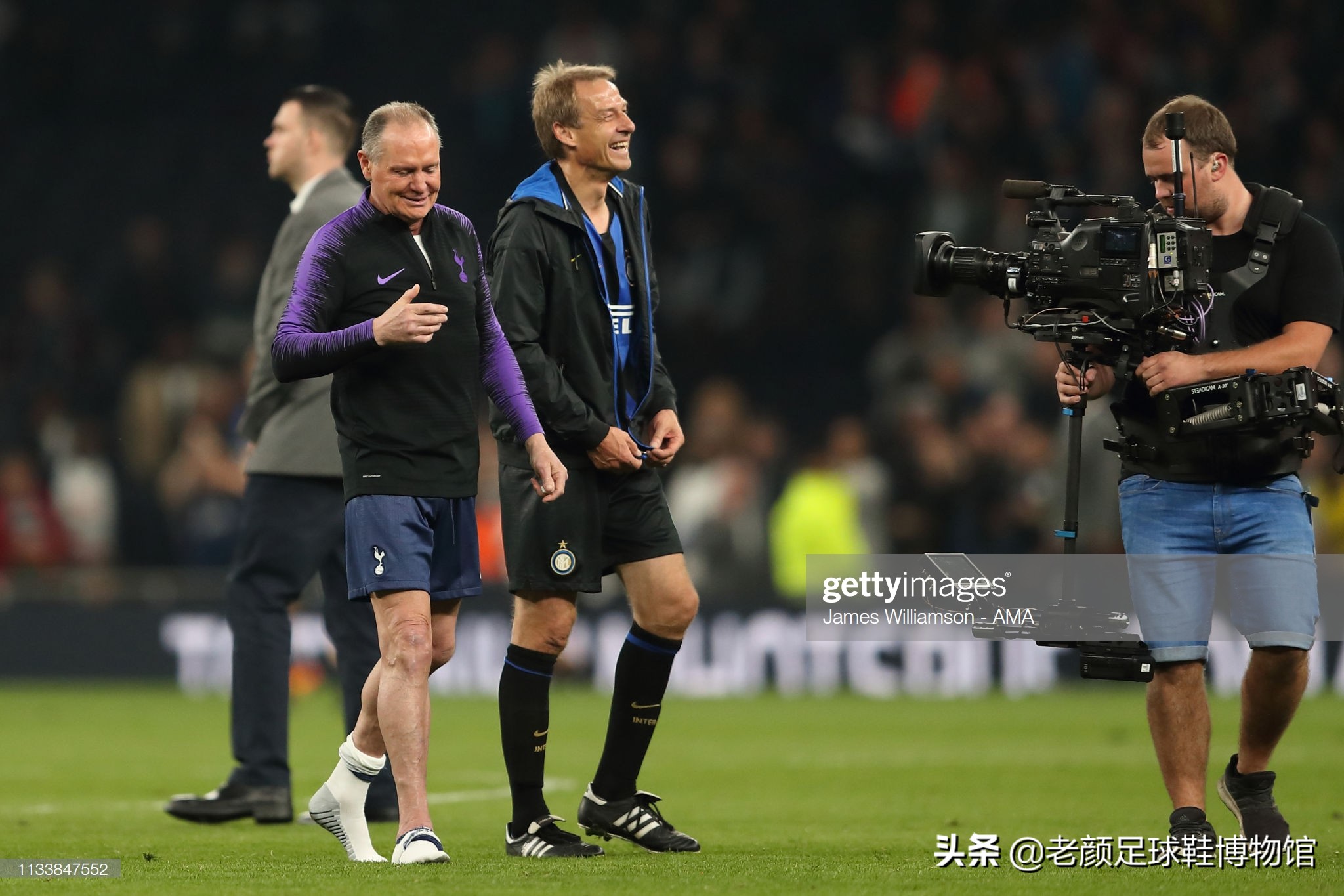 破产酒鬼的球鞋拍卖值6万，加图索的恩人名字成为香港路名