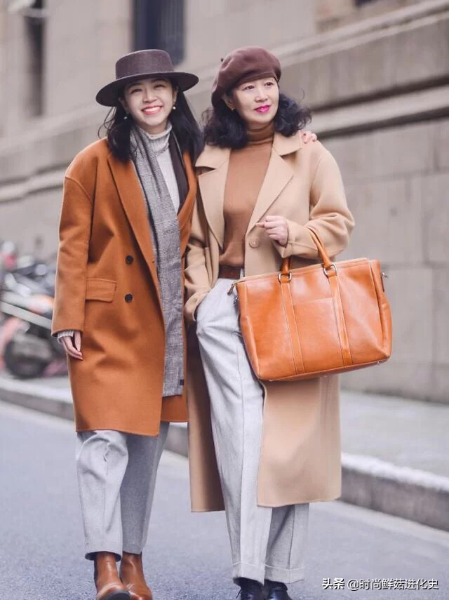 这才是60岁该有的早秋穿搭,这才是60岁该有的秋季打扮