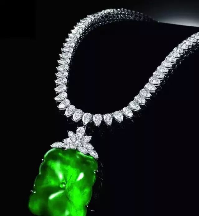 翡翠和玉有什么区别哪个贵,玛瑙翡翠和玉的区别是什么