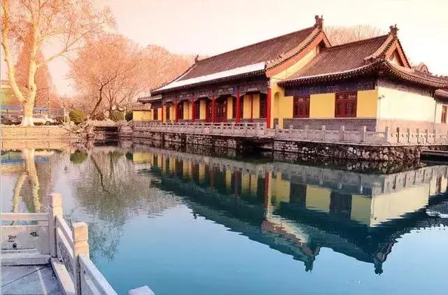 冬季山东山泉水最美最有韵味？济南山泉水美？泰山上下一片银白？