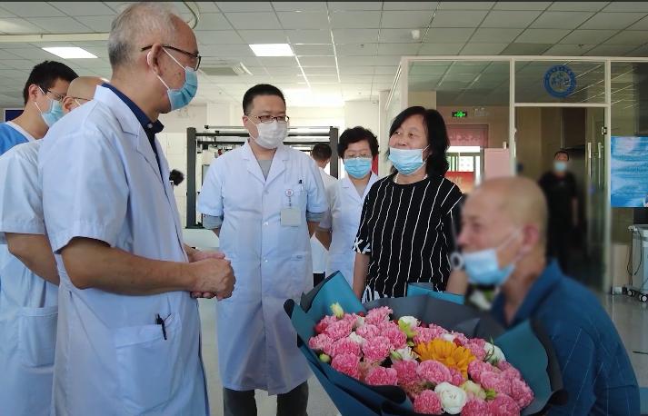 医院教师节走访慰问活动,学校慰问生病教师送温暖活动