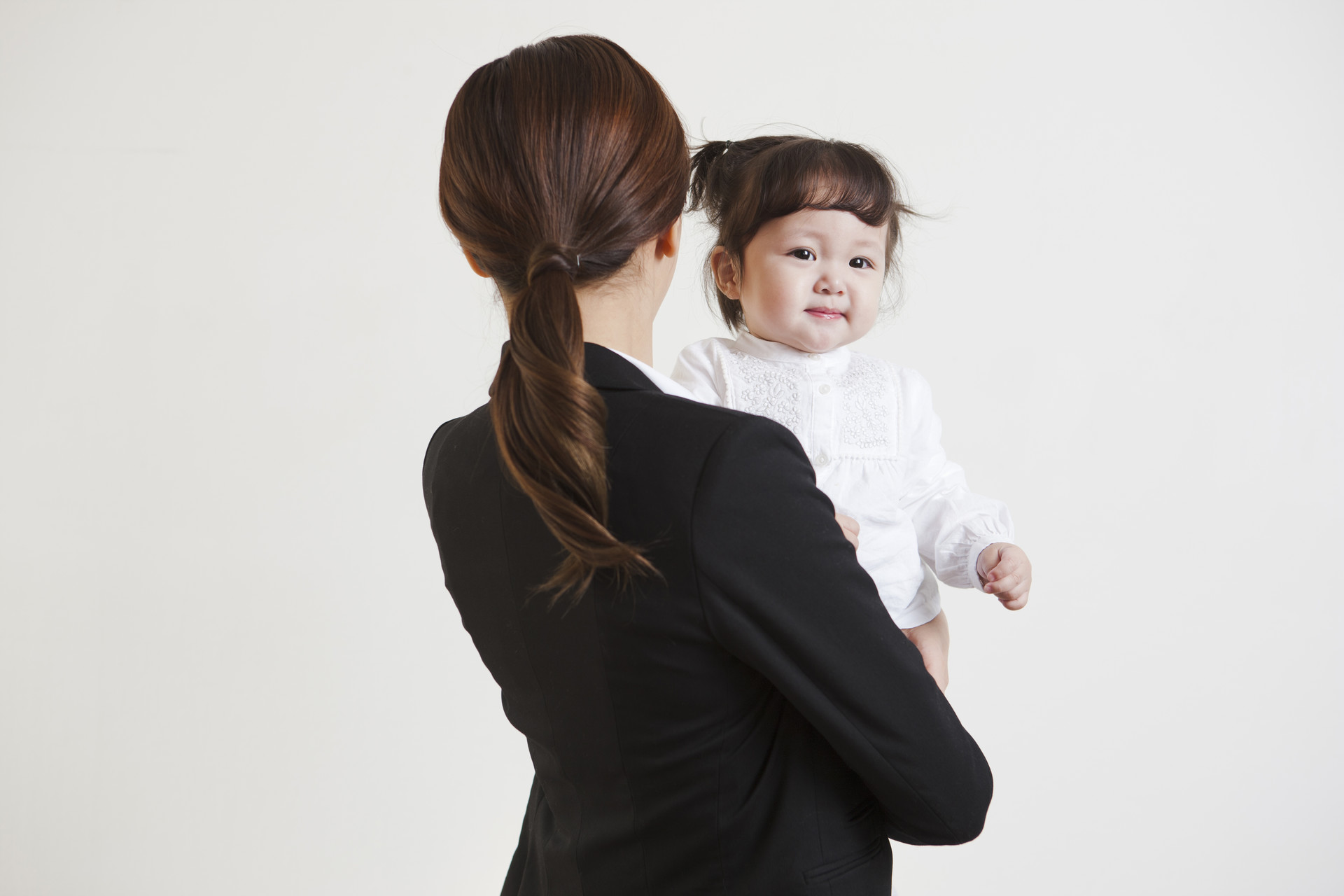 一般宝宝多大就不用拍嗝了,婴儿多大就不用拍奶嗝了