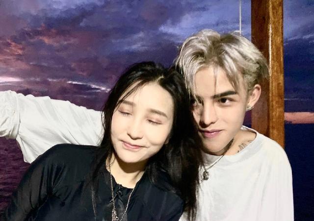 殷世航的财富密码！装疯卖傻五小时收入4500万，小丑竟是我自己