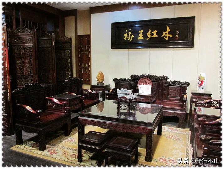 一栋楼内演绎的红木传奇