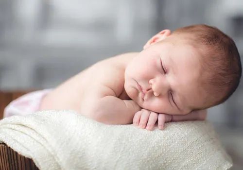 宝宝学坐讲究多这些技巧别错过,怎么让宝宝快速学会坐的方法