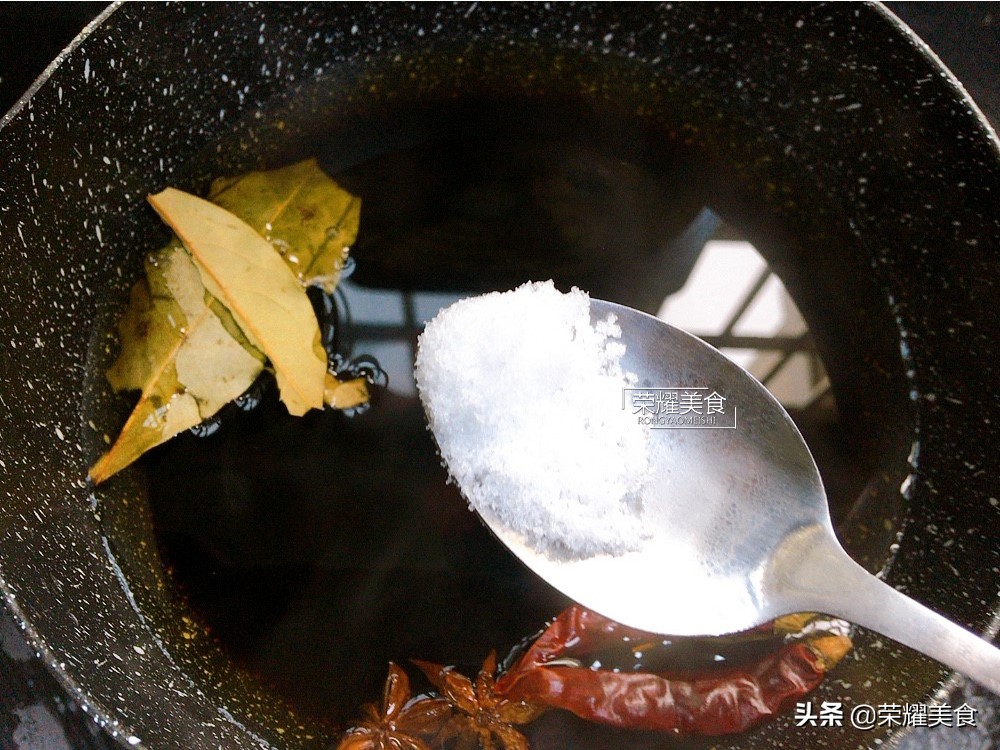 茶叶蛋很香吃起来更香,茶叶蛋很香但是不咸