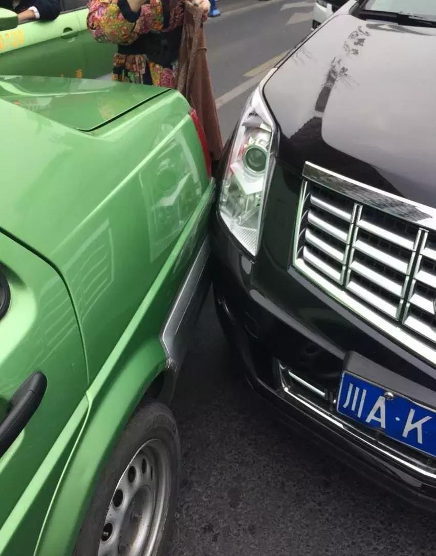 交通事故对方全责自己要报保险吗,交通事故骨折对方全责保险怎么赔