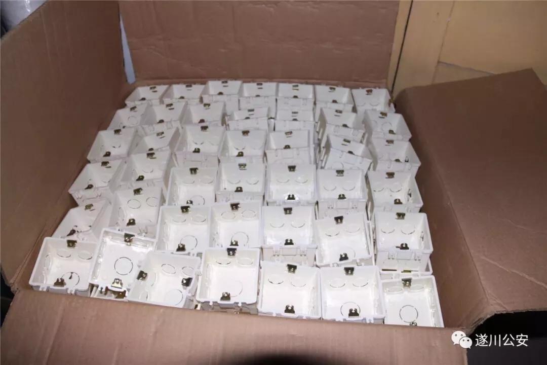 男子沉迷赌博欠债数百万,小伙子沉溺赌博背负上百万元债务