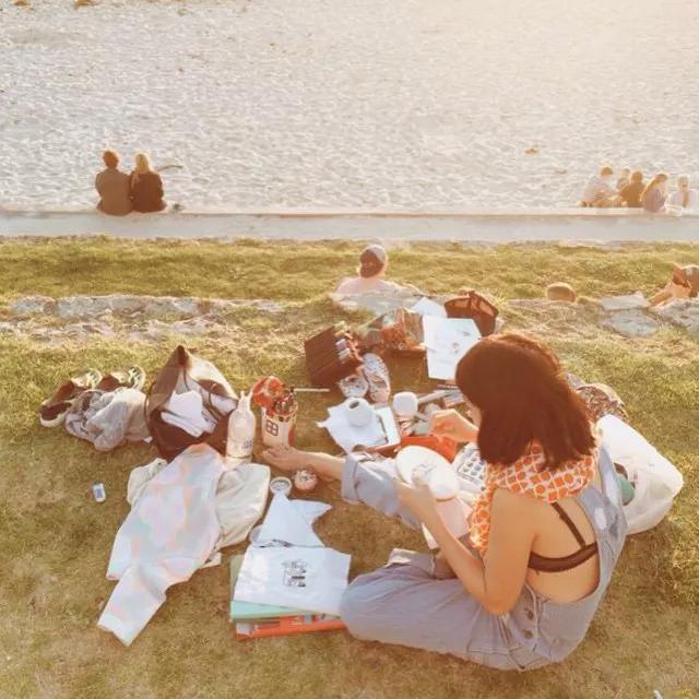 新加坡姑娘用刺绣记录下旅途风景，连Gucci都找她合作！