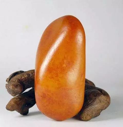 和田糖玉碧玉墨玉哪个值钱,啥样的翠青和田玉有收藏价值