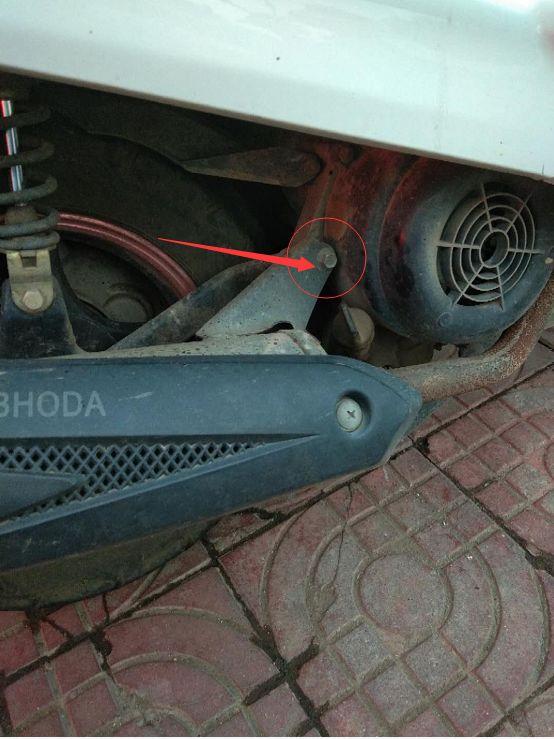 摩托车排气嘴螺丝断了,摩托车气缸头螺丝断了如何取出