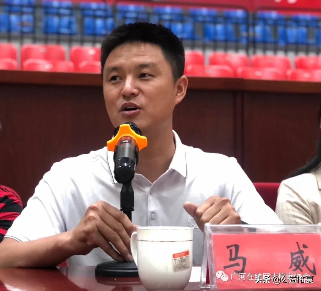 原八一男篮中锋马占福视频,篮球运动员马占福照片