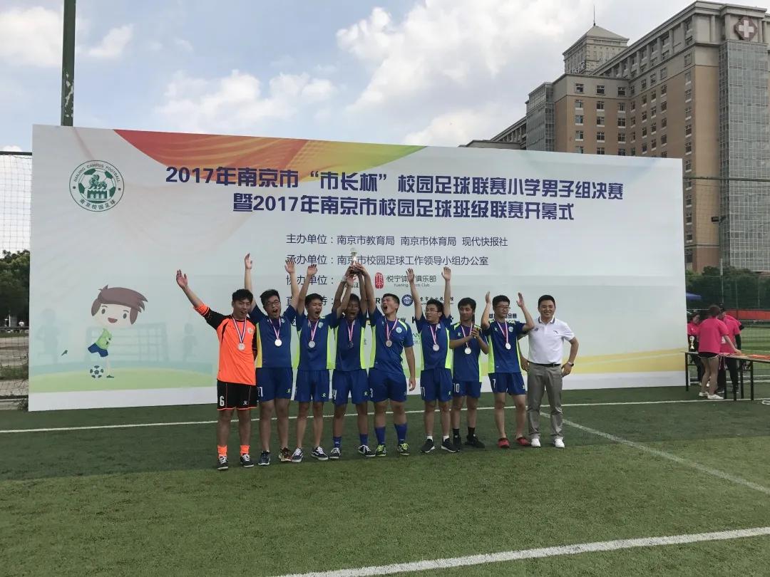 南京八大名校高考喜报,北大喜报背后的故事