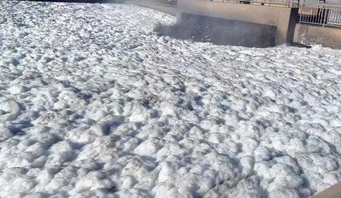 污水处理池起泡沫什么原因,污水处理曝气池褐色泡沫