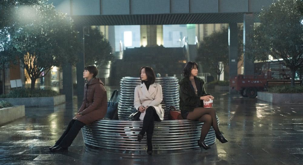 《被光抓走的人》｜中年婚姻=平庸虚伪+出轨谎言+偏执自私？