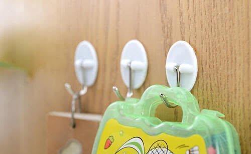 墙上带吸盘的挂钩怎么更牢固,吸盘式挂钩粘不住了该怎么解决
