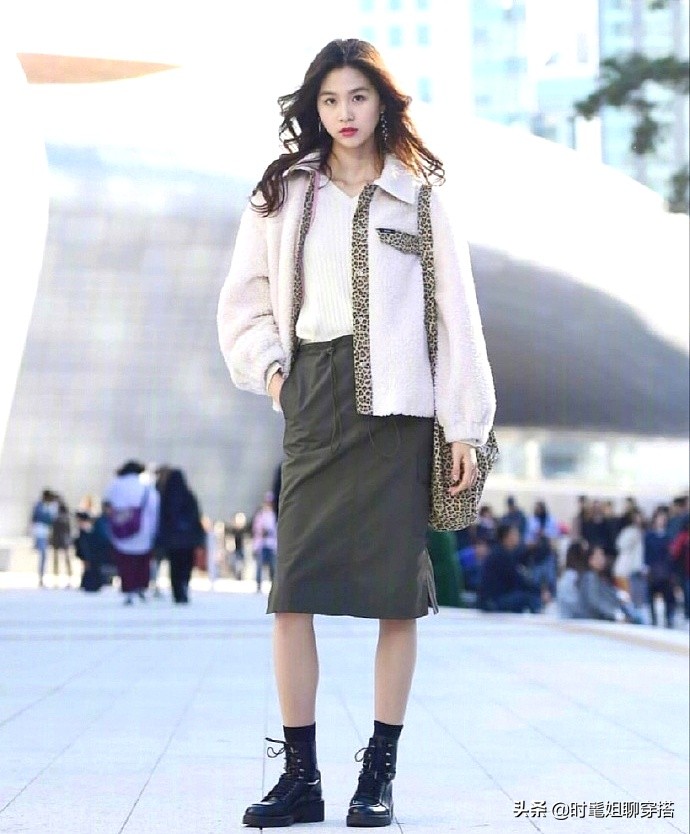 韩国特色服装街拍穿搭,韩国穿搭高级感街拍