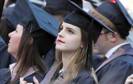 赫敏长大啦！9岁火遍全球17岁身价8800万，活出自己的人生才精彩