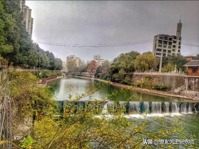 在冬天里看遵义湘江河上的秋色